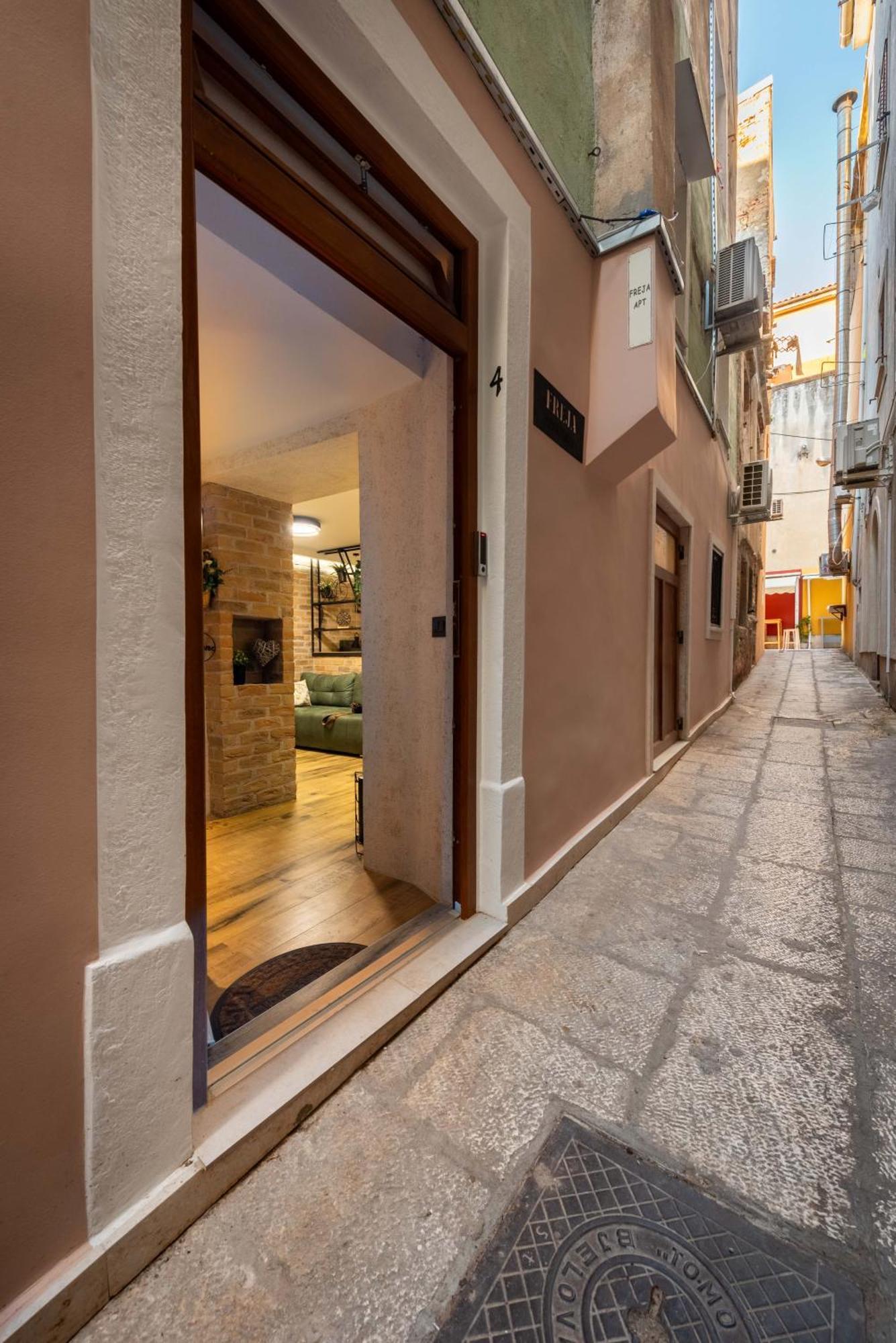 Freja- Luxury Studio Apartment Old Town Zadar Center Екстериор снимка